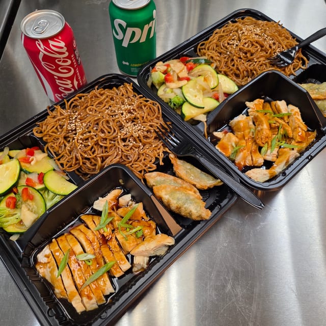 2 BENTO SETS - CHICKEN.