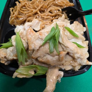 STIR FRY NOODLES W GRILLED CHICKEN